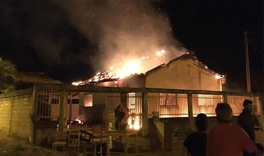 Perigo do álcool: residência destruída por incêndio e jovem está internado no HB com 63% do corpo queimado