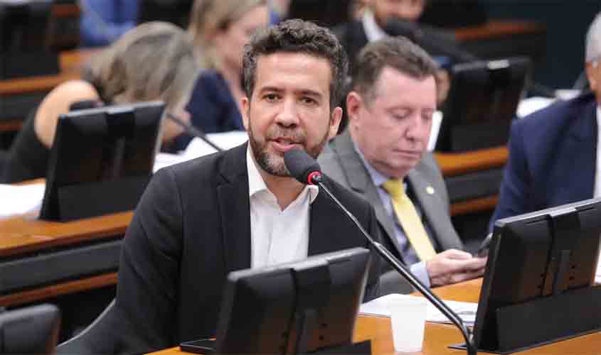 PF indicia deputado Janones por suspeita de esquema de 'rachadinha'