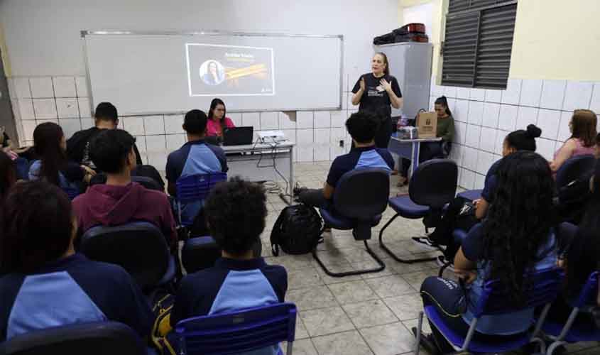 MPRO promove palestra em escola sobre responsabilidade no trânsito