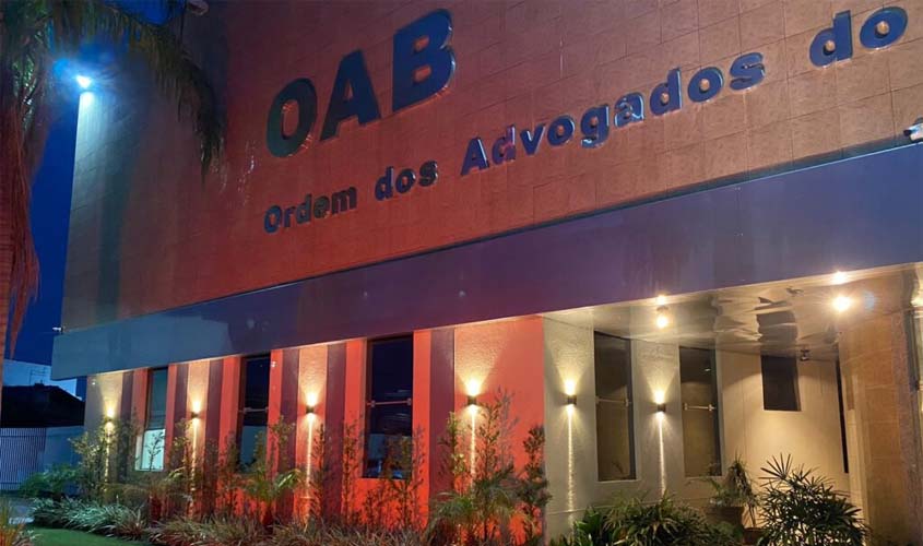 Sede da OAB-RO é iluminada de rosa alusão ao mês da prevenção dos cânceres de mama e de colo de útero