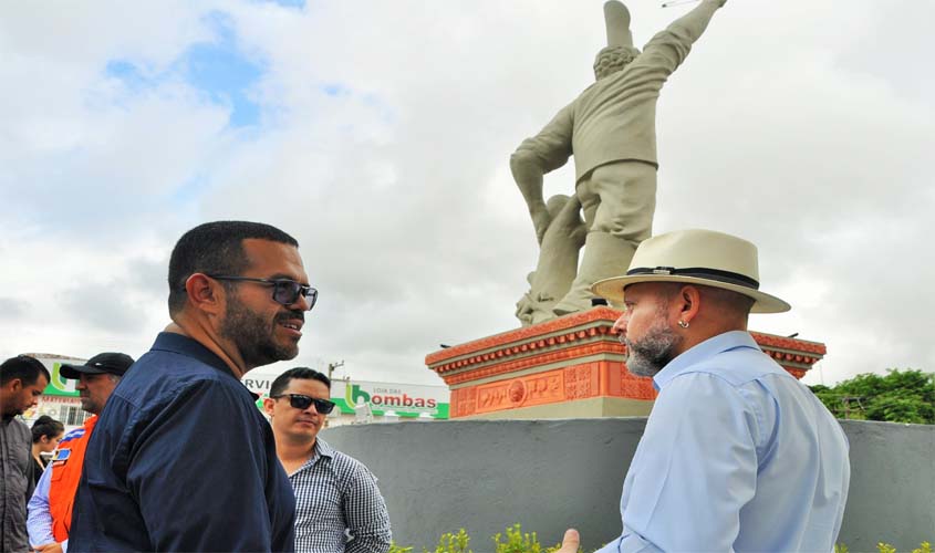 Aleks Palitot participa de inauguração da Praça Memorial dos Seringueiros