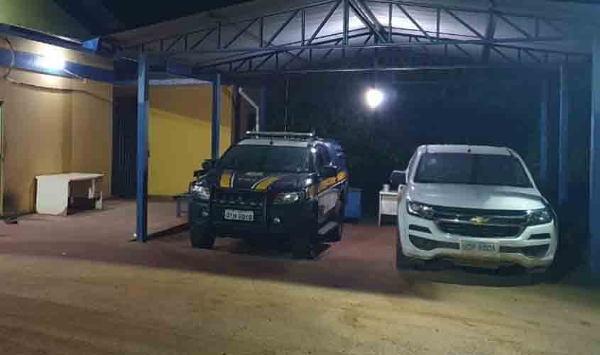PRF recupera veículo roubado na BR 425 em Guajará-Mirim/RO