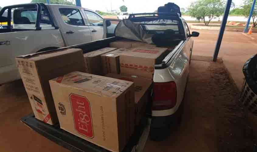 PRF apreende 8.500 maços de cigarros contrabandeados sendo transportados em dois carros
