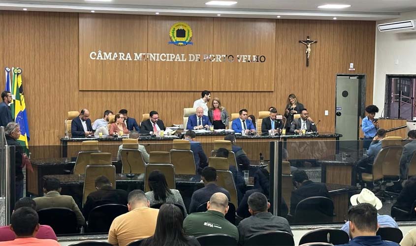 Câmara convoca líderes para explicar colapso na coleta de lixo