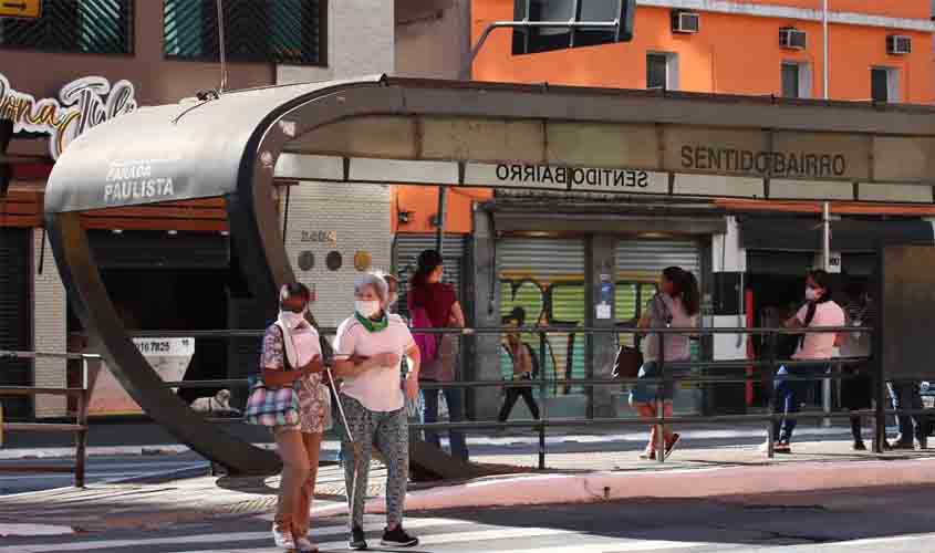 Covid-19 e rinovírus causam aumento de internações respiratórias