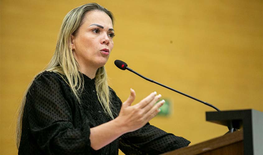 Lei de Lula valoriza servidores, afirma Cláudia de Jesus