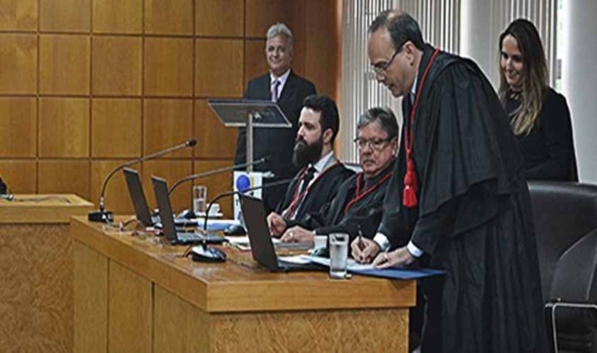 Juiz Álvaro Kálix Ferro toma posse no TRE-RO