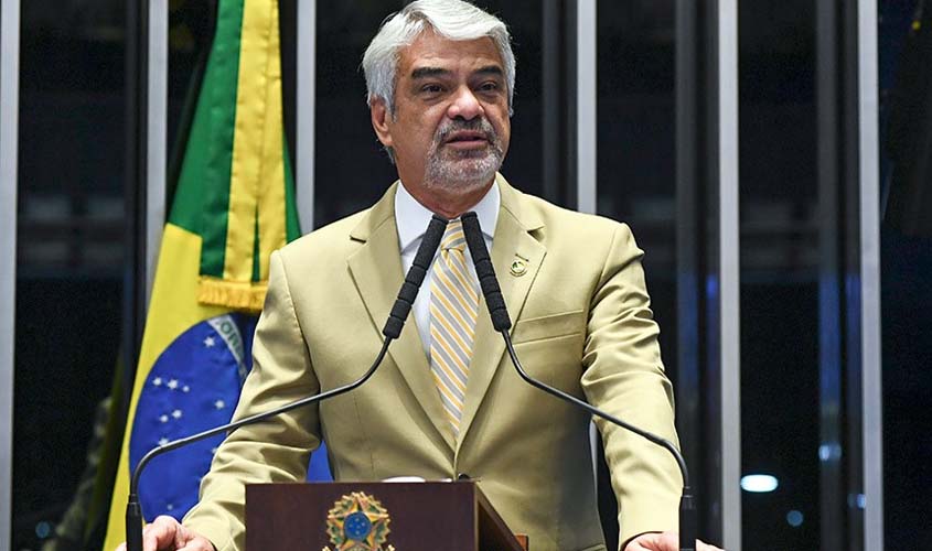 Humberto Costa diz que governo Bolsonaro leva o país ao retrocesso
