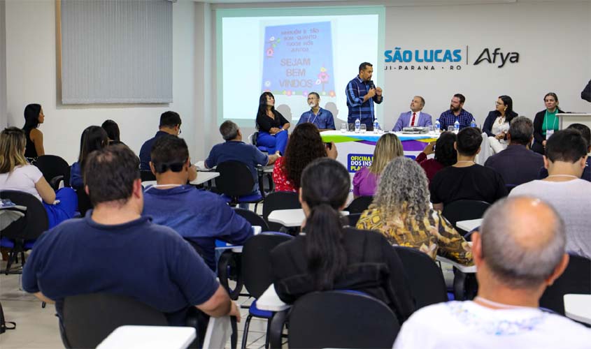 Oficina capacita técnicos da saúde de 12 municípios