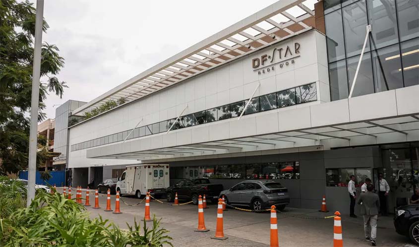 Bolsonaro é internado na UTI com broncopneumonia bilateral