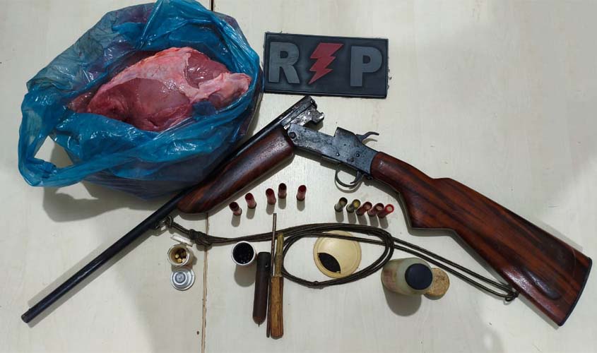 PM apreende arma e carne de animal silvestre 