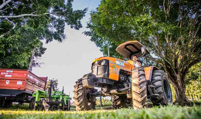 Associação rural recebe equipamentos agrícolas da Prefeitura de Ji-Paraná