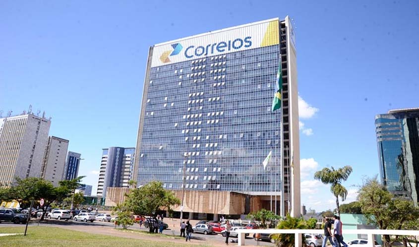 Correios devem indenizar carteira perseguida por faltar muito para acompanhar filho com deficiência