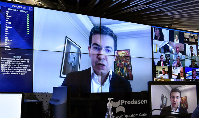 Senadores cobram divulgação de vídeo em que Bolsonaro teria defendido interferência na PF  