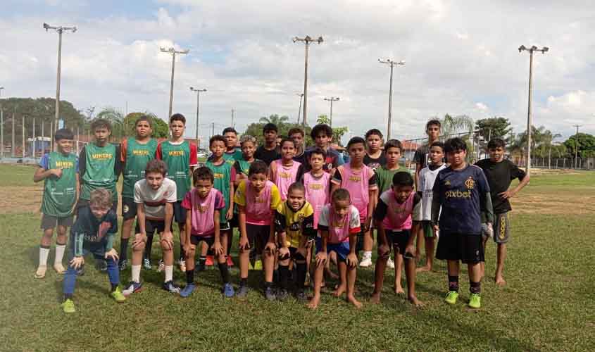 Semes inicia Escolinha de Futebol no Cedel BNH com grande participação