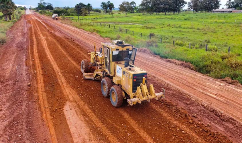 Reconstrução da RO-473 avança entre Teixeirópolis e Urupá