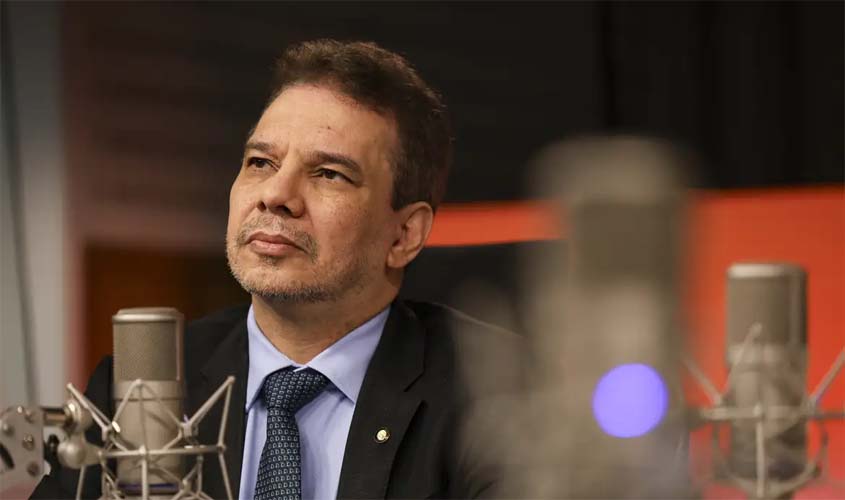 Governo quer romper ligação entre presídios e crime, diz ministro