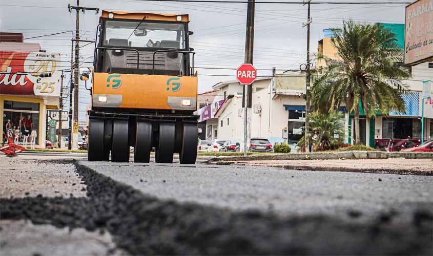 Rua Abílio Freire recebe obras de recapeamento