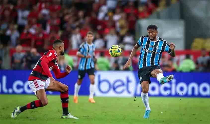 Flamengo recebe Grêmio no Maracanã mirando a ponta do Brasileiro