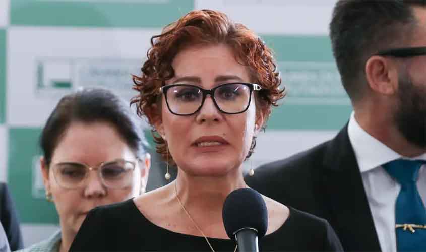 Moraes nega recurso de Carla Zambelli contra execução da condenação