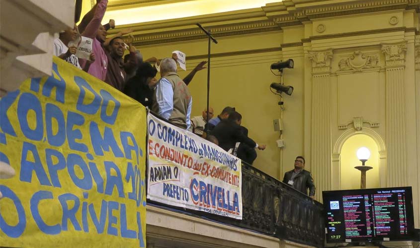 Câmara do Rio rejeita abertura de impeachment contra Crivella