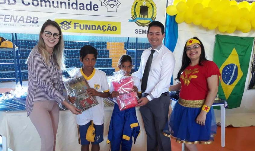 “AABB Comunidade”, desenvolvido em parceria com a Semed, entrega kits escolares