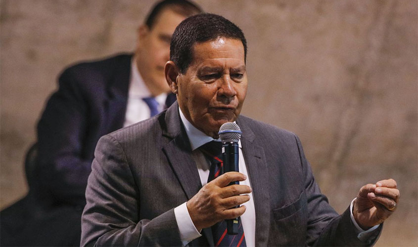Mourão defende aproximação do governo com partidos de centro