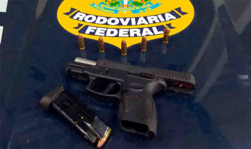 Em Ji-Paraná/RO, PRF apreende arma de fogo