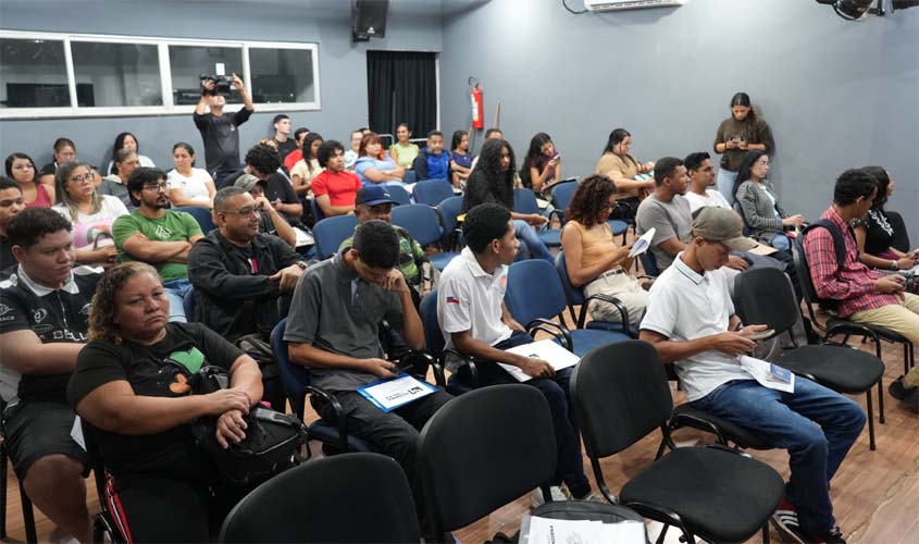 Mutirão de Empregos reúne candidatos em busca de vagas