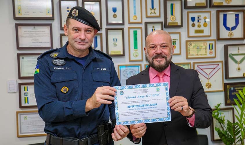 Corregedor-Geral do MPRO recebe homenagem da PM