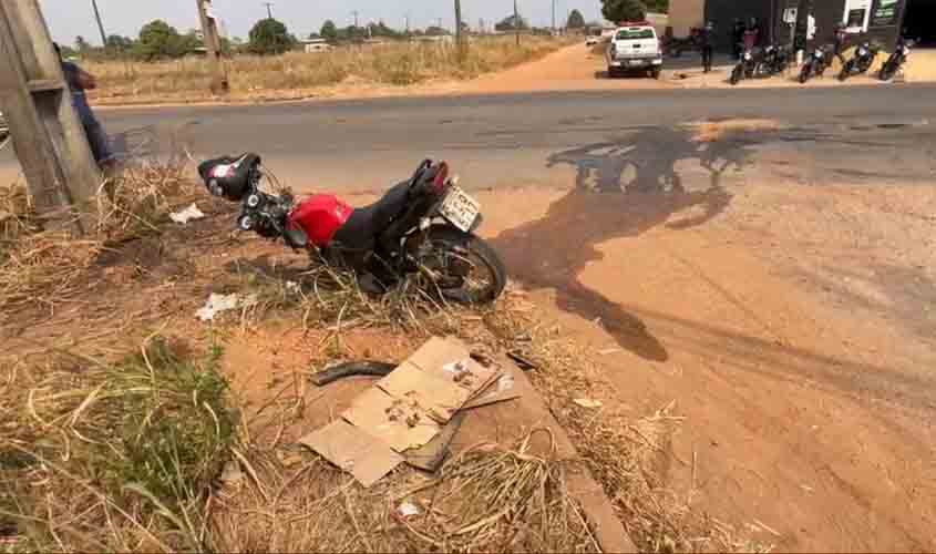 Mulher em moto fica em estado grave após ser atropelada por carro na zona leste; motorista fugiu