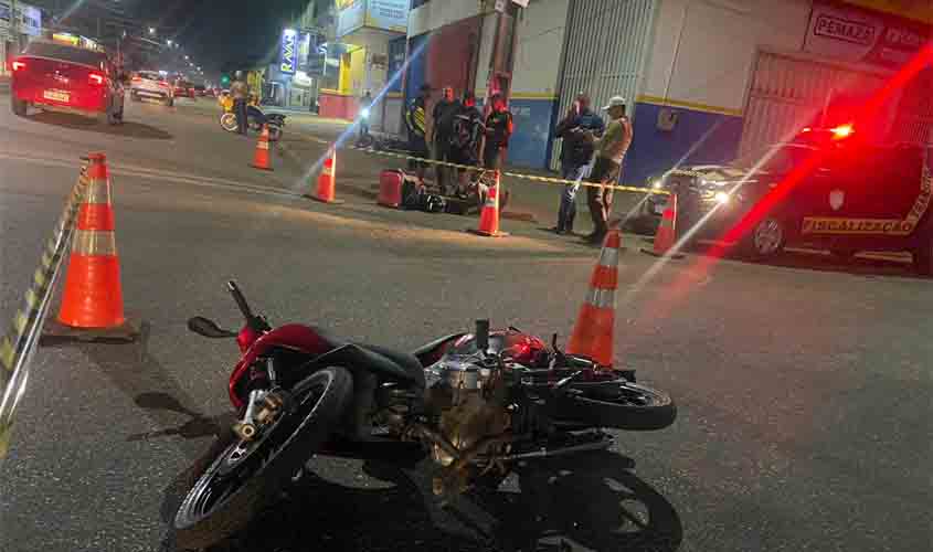 Motoboy sofre suspeita de fratura após colisão entre motos na Avenida Jatuarana 