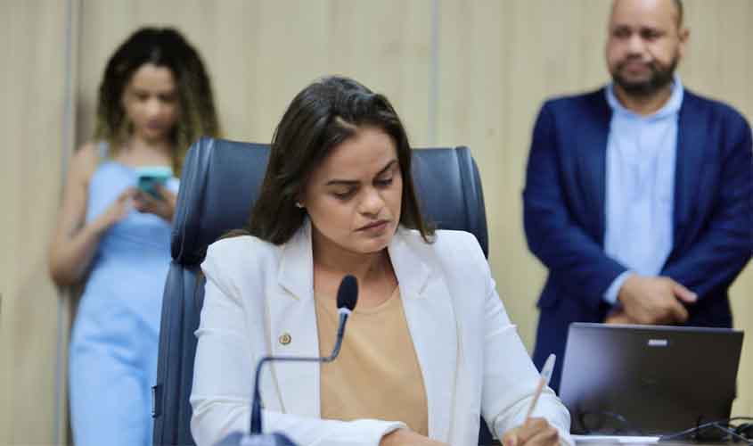 Dra. Taíssa protocola projeto de lei para capacitar pais em primeiros socorros a recém-nascidos em Rondônia