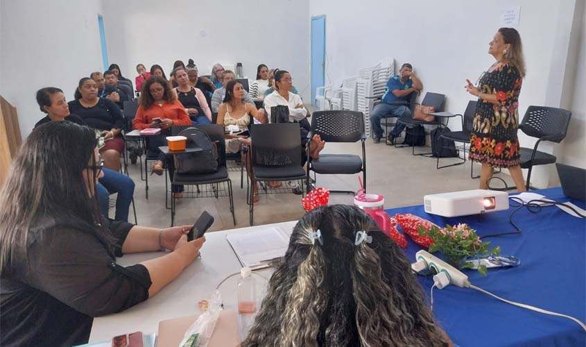 Capacitação prepara equipe para atendimento na Casa Aurora