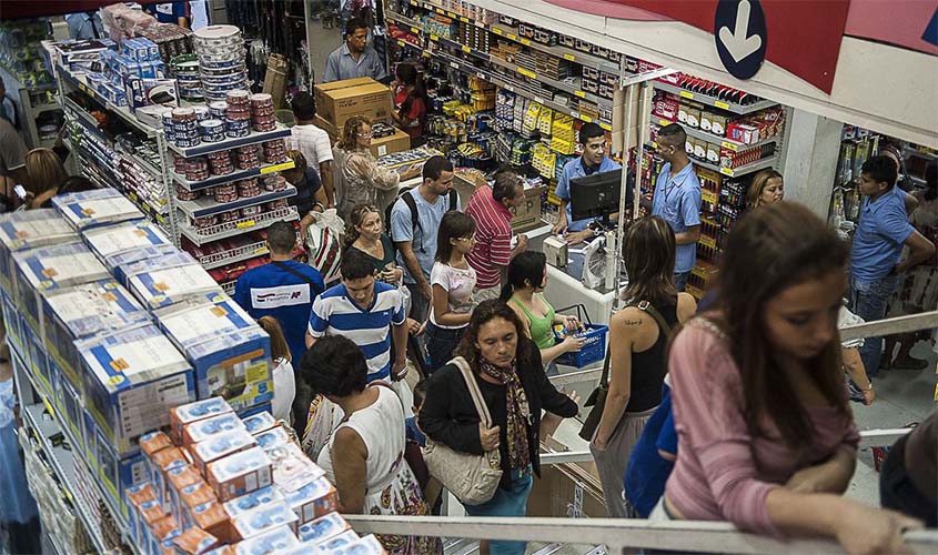 Endividamento e inadimplência do consumidor têm alta em agosto