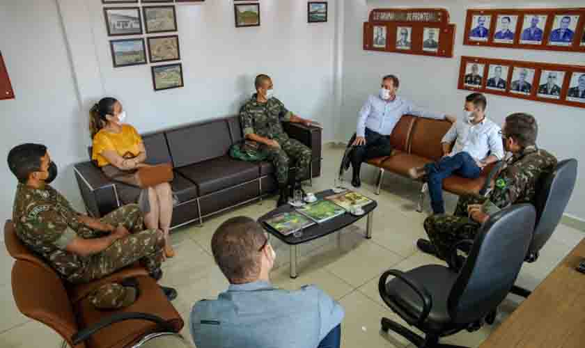 Prefeito visita 17ª Brigada de Infantaria de Selva em Porto Velho
