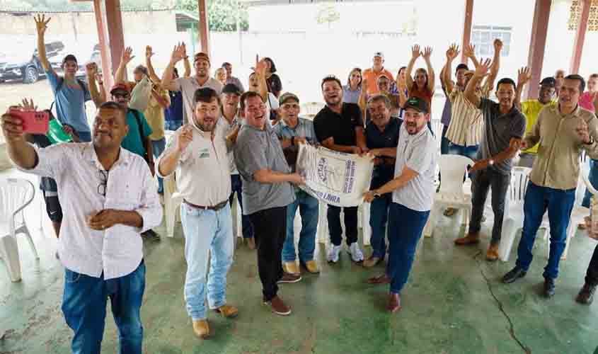 Marcelo Cruz fortalece agricultura com entrega de 180 toneladas de calcário no Vale do Jamari