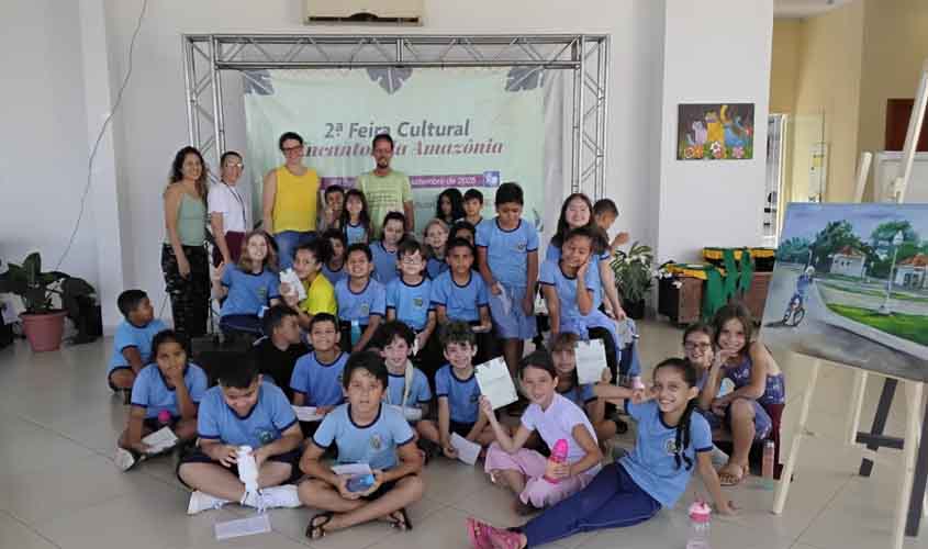 Alunos de escolas públicas de Vilhena visitam 2ª Feira Cultural Encantos da Amazônia   