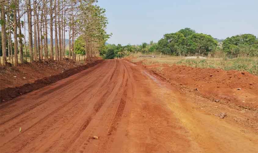 Prefeitura de Jaru realiza patrolamento em 41 linhas e atende 600 propriedades com o programa Caminho Rural; quase 1.600 quilômetros de estradas foram beneficiados
