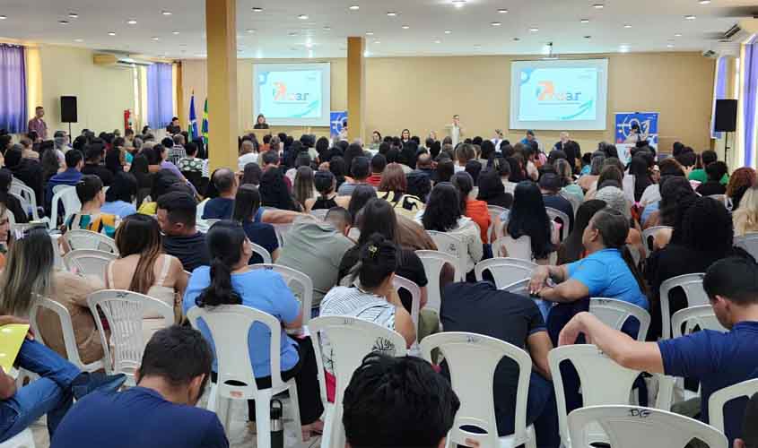 Cerca de 400 servidores da educação participam de formação do Programa Avança Rondônia, em Porto Velho