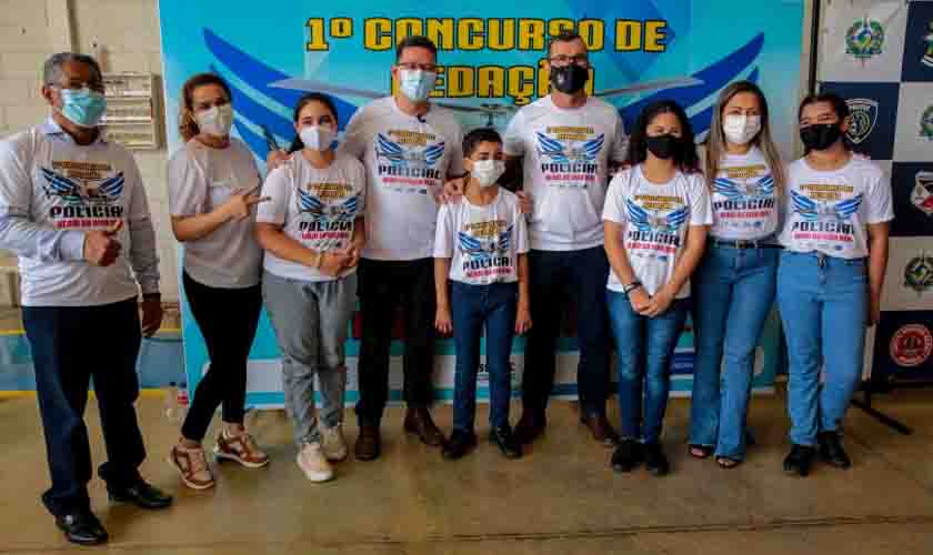 Estudantes vencedores do concurso de redação são premiados pelo Governo de Rondônia