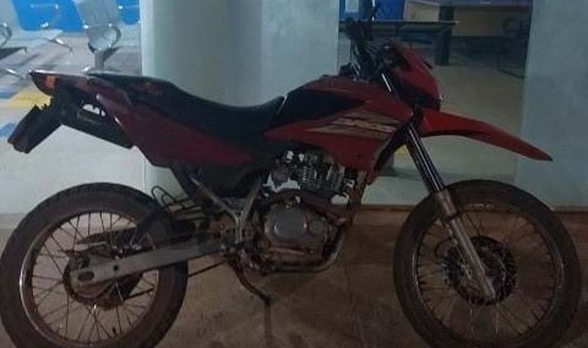 PM apreende moto roubada em Espigão do Oeste