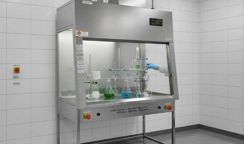 Como escolher a capela de exaustão ideal para seu laboratório