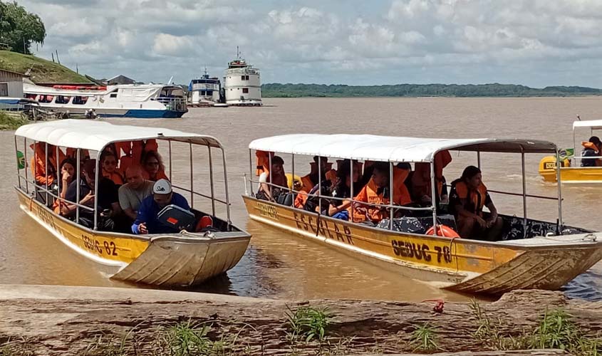Transporte fluvial ajuda alunos ribeirinhos de RO no Enem 2025