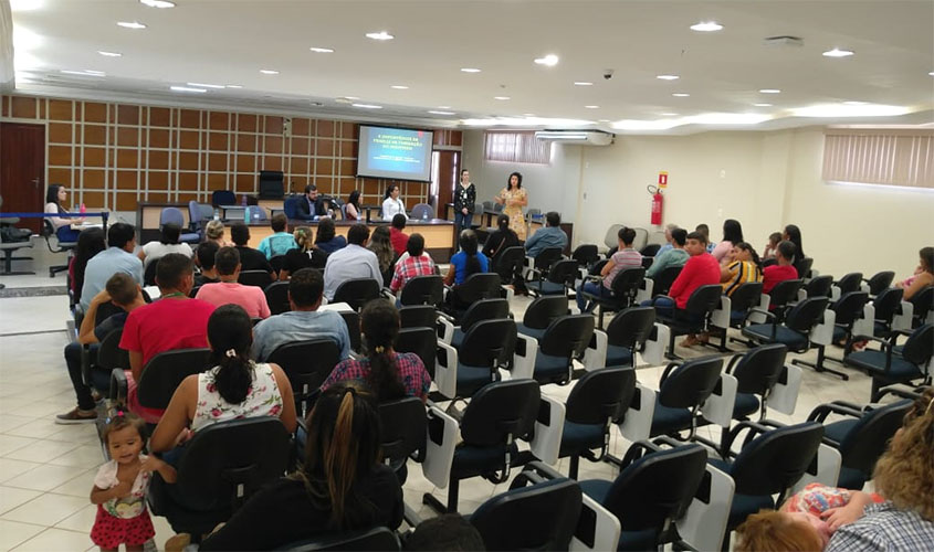 Ministério Público realiza audiência com pais sobre evasão escolar 