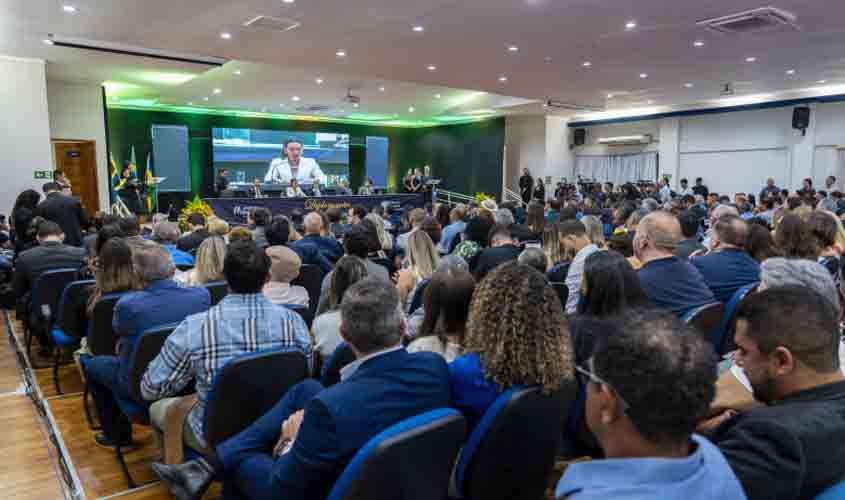 Prefeito, vice-prefeita e vereadores eleitos são diplomados para o exercício municipal de 2025