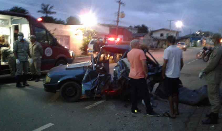 Motoristas se envolvem em grave acidente na Duque de Caxias