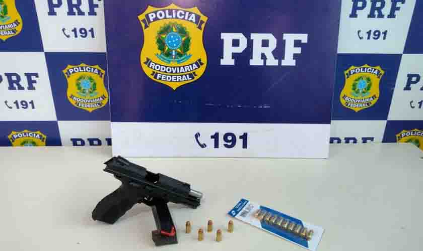 Em Vilhena/RO, PRF apreende pistola semi automática