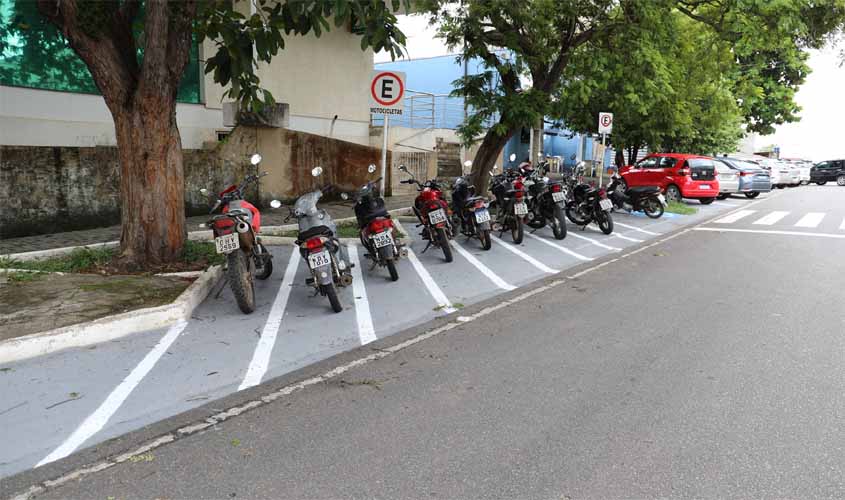 AMT pinta estacionamento da Marechal Rondon