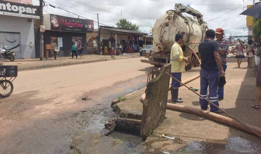 Prefeitura continua os serviços de desobstrução de bocas de lobo